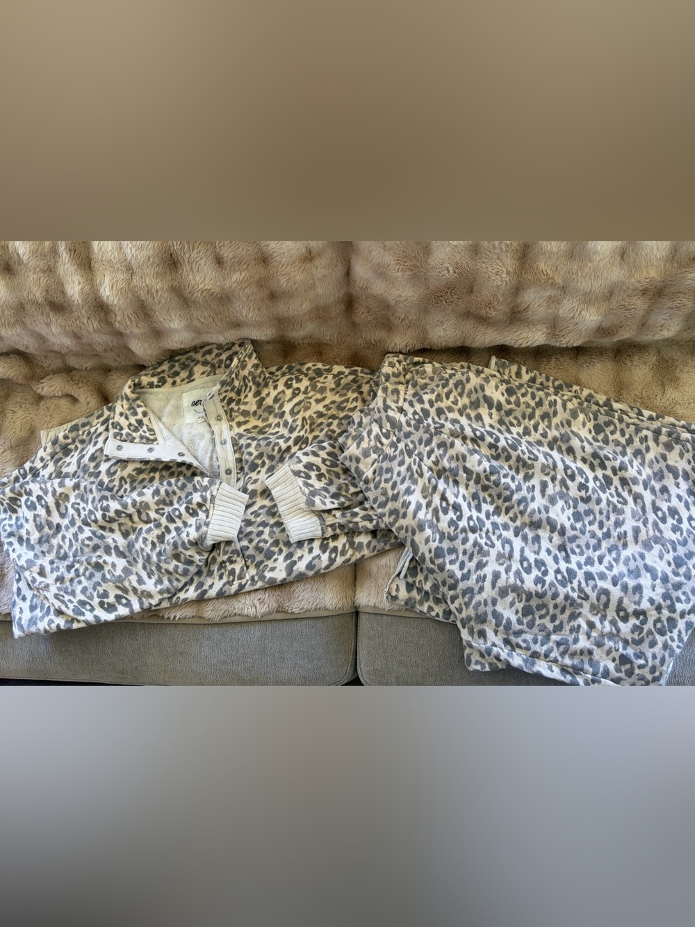 aerie Leopard Print ohSnap-Up Sweatshirt and Trouser in Cake Batter (Set) - Picture 2 of 16